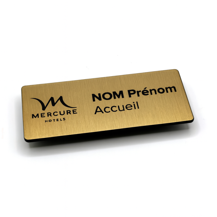Badge nominatif aimanté rectangle 70x30 mm effet métal brossé gravé