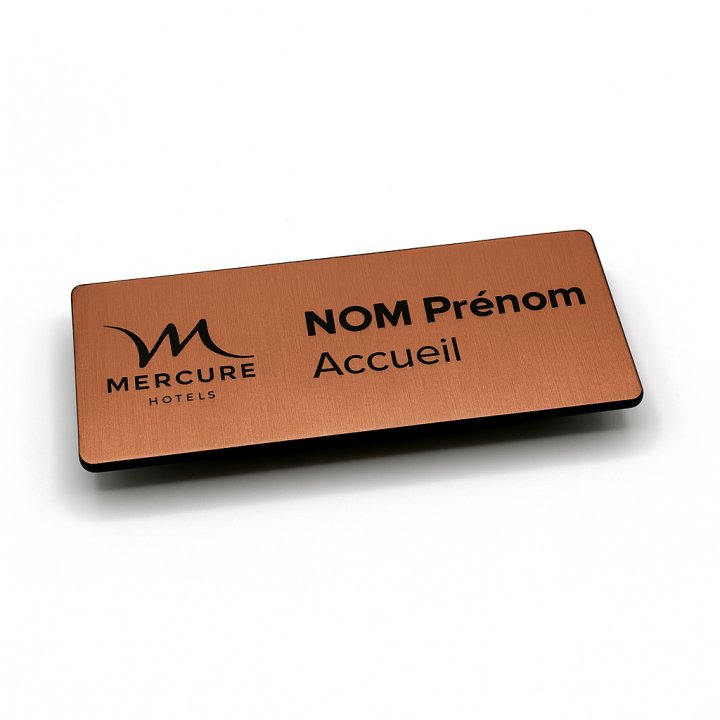 Badge nominatif aimanté rectangle 70x30 mm effet métal brossé gravé