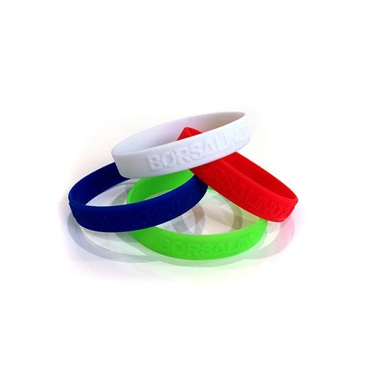 Le bracelet silicone en relief : un souvenir si pratique !